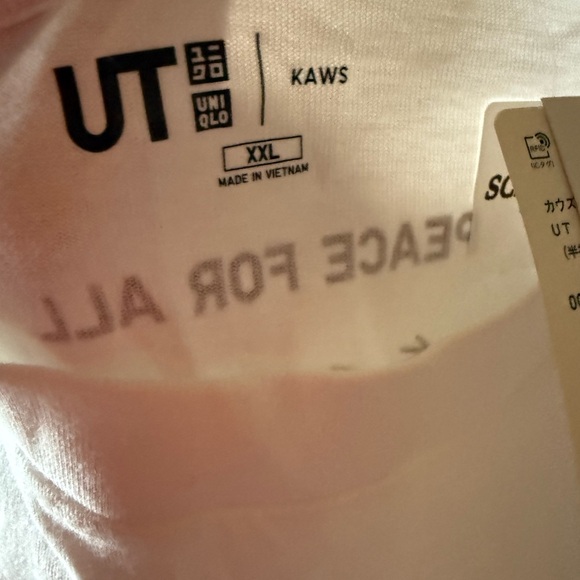 Kaws x Uniqlo UT  2019 6th Limited Edition T-shirt Medium - Picture 7 of 10
